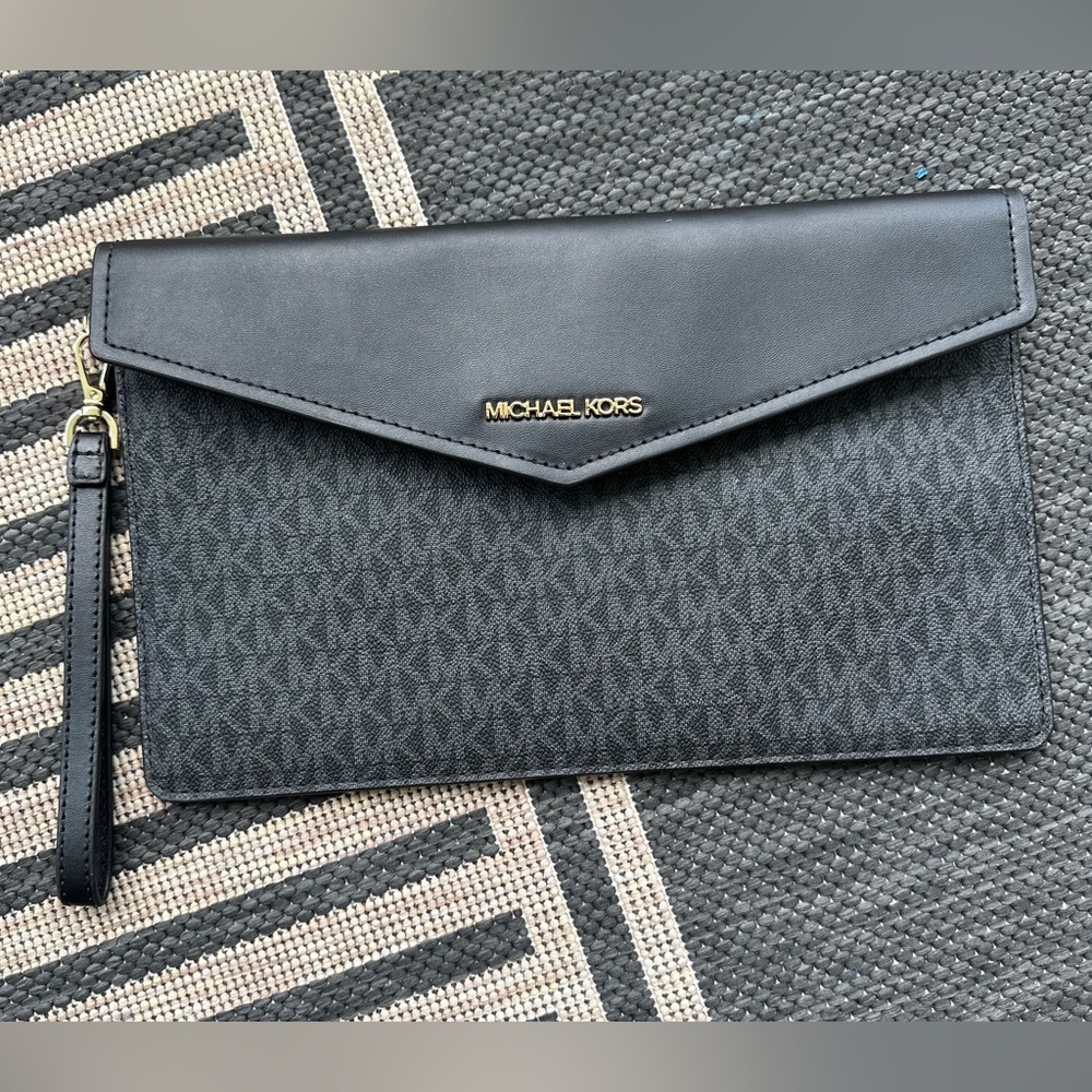 Michael Kors Wristlet Large Clutch/Wallet/Travel Pouch BLK Leather Envelope Flap